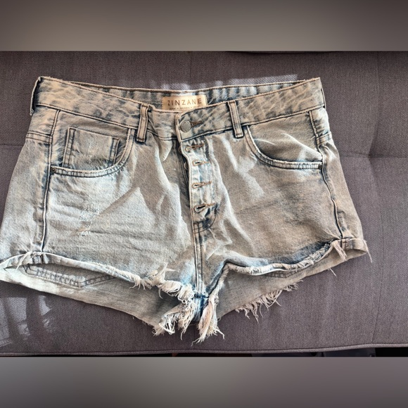 High waisted denim shorts - Picture 2 of 3
